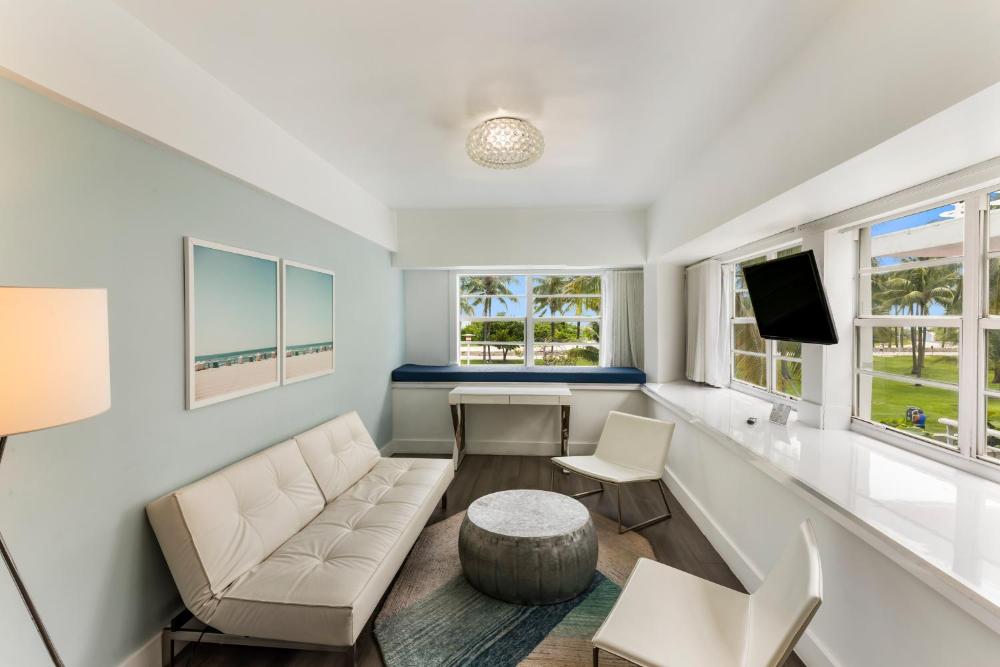 Ocean Corner Suite with King Bed interior